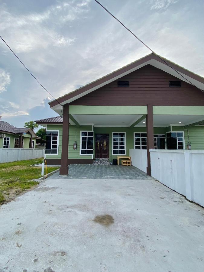 De Jara Guesthouse Dungun For Malay Kültér fotó