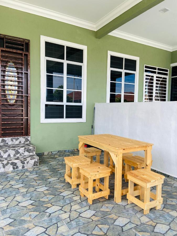 De Jara Guesthouse Dungun For Malay Kültér fotó